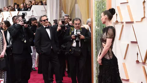 Joaquin Phoenix demonstrează că dragostea adevărată merită așteptarea