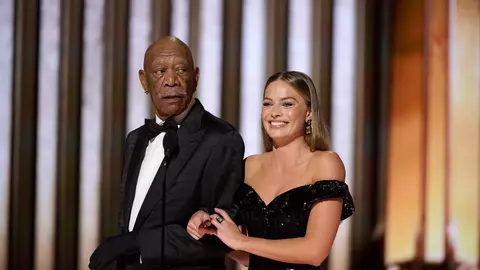 Morgan Freeman, motivul pentru care a purtat o singură mănușă la premiile Oscar 2023