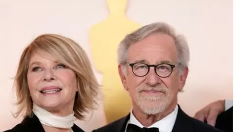 Steven Spielberg, îndrăgostit de soția sa chiar și după 30 de ani de căsnicie
