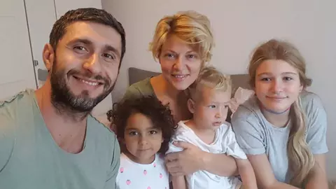 Cum arată Sofia, fiica de 18 ani a lui Dragoș Bucur și a Danei Nălbaru. Nu mai merge la școală de la 9 ani