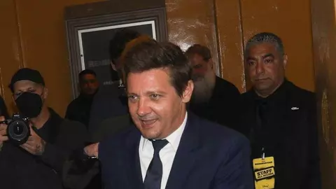 Jeremy Renner, apariție spectaculoasă pe covorul roșu la 3 luni după accidentul cu plugul de zăpadă