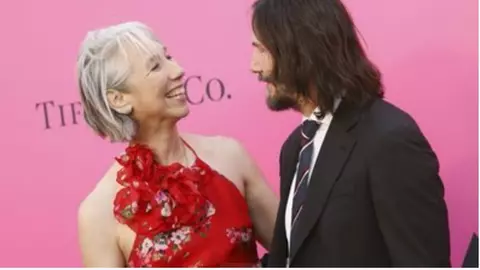 Keanu Reeves și Alexandra Grant, sărut pătimaș în fața fanilor numeroși