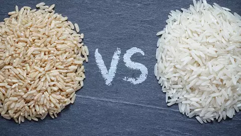 Orez brun vs. orez alb. Care este diferența dintre ele?