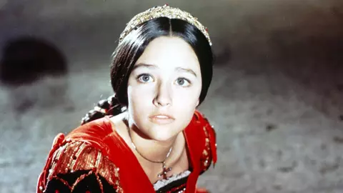 Olivia Hussey a murit la 73 de ani. Viața de poveste a actriței care a jucat-o pe Fecioara Maria în filmul „Iisus din Nazaret”