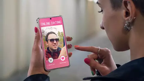 Pericolul ascuns de pe aplicația TINDER