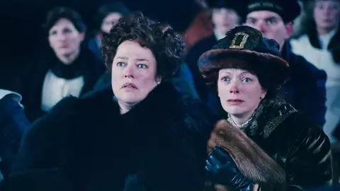 Kathy Bates, actrița care continuă să strălucească la 74 de ani, în ciuda problemelor de sănătate