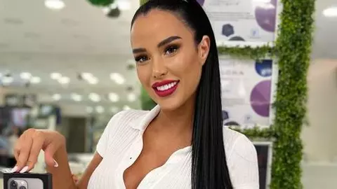Cum arată Daniela Crudu la o lună după ce a născut. Fosta asistentă TV a îmbrăcat o rochie mini