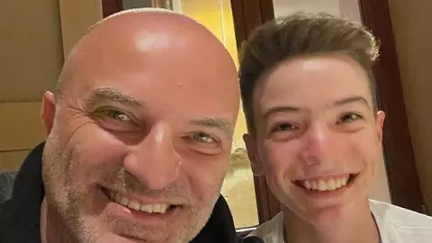 El e Andrei, băiatul lui Dan Capatos! Ani de zile prezentatorul l-a ținut ascuns, nu s-a lăudat cu fiul