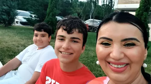 Adriana Bahmuțeanu, șocată de ce au spus copiii ei când s-au văzut față în față: „Mie mi se pare foarte ciudat, am stat și le-am pus cap la cap”