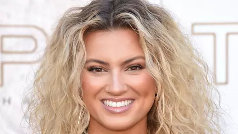 Tori Kelly spitalizată pentru cheaguri de sânge după ce s-a prăbușit în public