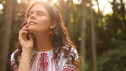 DOSAR SPECIAL: Semnificația motivelor cusute pe Iia românească