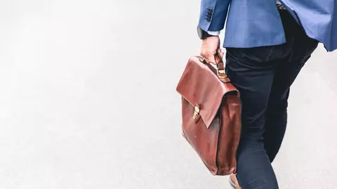 Sondaj eJobs: Așteptările salariale prea mari, angajările „pe pile” sau lipsa de încredere în veridicitatea anunțurilor de angajare sunt cele mai mari frici ale românilor atunci când vor să-și schimbe jobul. Aproape 6 din 10 respondenți și-au schimbat locul de muncă cel puțin o dată în ultimii doi ani