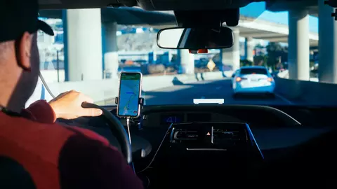 Ce joburi au căutat românii în prima jumătate a anului: pozițiile de șofer, asistent medical, call center și contabil se află în topul preferințelor candidaților. Cu aproximativ 33.000 de căutări, joburile remote continuă să rămână atractive pentru cei care vor să se angajeze