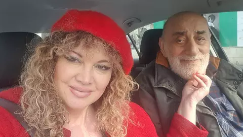 Toți banii pe care îi câștigă Oana Lis îi dă pe tratamentul lui Viorel Lis, care a mers la păcănele de ziua lui. Cu ce se ocupă vedeta: „Îmi place, m-a prins”