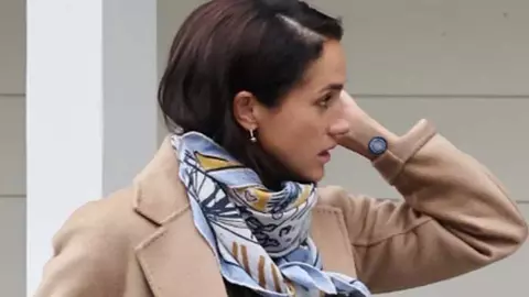 Meghan Markle poartă plasturi antistres și haine de iarnă deși vremea e caniculară