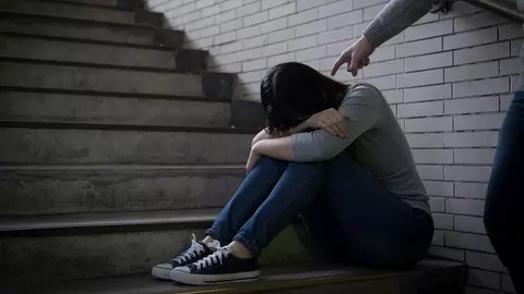 Ești acuzată și atacată mereu de partener? Te aperi continuu? Iată ce trebuie să faci