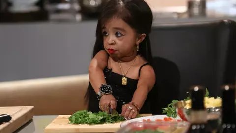 Povestea impresionată lui Jyoti Amge, cea mai mică femeie din lume. Are 29 de ani, 5 kilograme și 62 centimetri înălțime