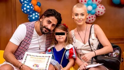 Fiica lui Connect-R și a Mishei, care are 9 ani, joacă într-o comedie românească. Și Alex Velea și Olimpia Melinte fac parte din același proiect
