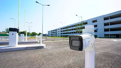 Cum să găseşti rapid o parcare lângă aeroportul Otopeni: 5 aplicaţii GPS de încercat