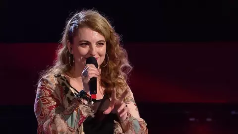 VIDEO| Cine este, de fapt, Andra Covaleov, profesoara care a făcut show la Vocea României. Puțini știu că nu e prima dată când a urcat pe scena show-ului de la Pro TV