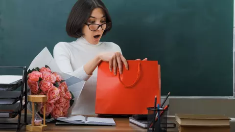 Învățătoarea copilului tău merită aprecieri deosebite: idei de daruri speciale