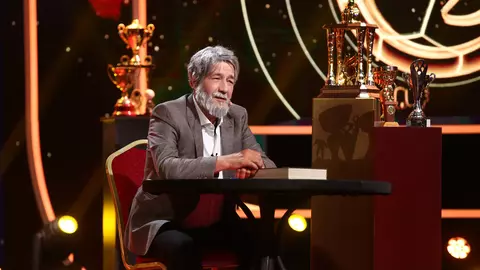 Radu Pietreanu îl imită pe Adrian Păunescu. Poezia recitată de acesta a emoționat: „De ce nu suntem, iar, țara de neînvins”