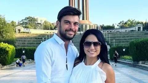 Marius Elisei spune ce îi place la noua iubită. Au avut o singură întâlnire până acum: „Nu ne facem planuri de viitor”