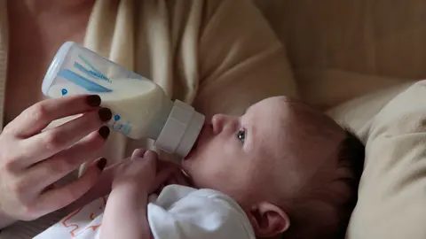 Cum alegi cea mai bună formulă de lapte praf pentru bebe