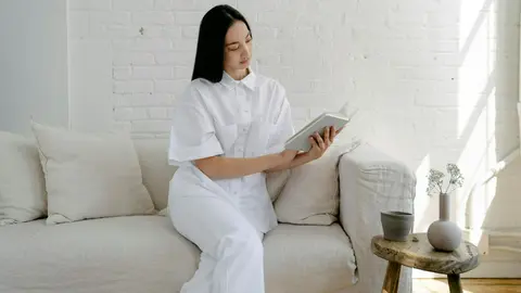 Cum compui outfit-ul perfect pentru mers la facultate? 5 piese basic de care ai nevoie