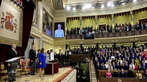 Viitoarea regină a Spaniei, Prințesa Leonor, a depus jurământul. Cum arată fiica de 18 ani a Regelui Felipe?