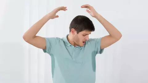 Transpiri excesiv? Medicul explică faptul că hiperhidroza poate ascunde o boală endocrină