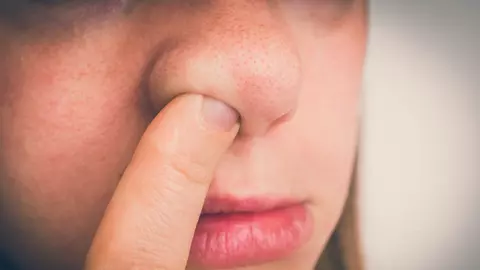 De ce scobitul în nas ți-ar putea crește riscul de Alzheimer?