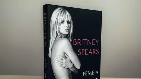 Cartea lui Britney Spears cu dezvăluirile incendiare apare și-n România