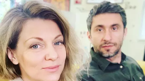 „Ea m-a agăţat pe mine pentru că m-a tot claxonat”. Cum a început povestea de iubire dintre Dana Nălbaru și Dragoș Bucur