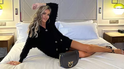 Diana Munteanu a pozat în lenjerie intimă, iar fotografia a ajuns pe internet. Cum arată la 45 de ani