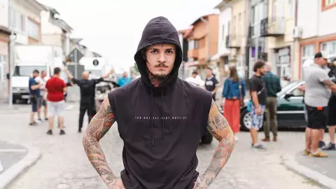 Zanni, care e pasionat de pictat, și-a scos tablourile la vânzare. Cât costă o operă de artă creată de el