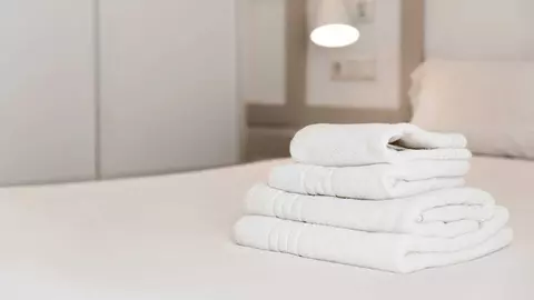 De ce calitatea textilelor contează în industria hotelieră și cum alegi furnizorul potrivit?