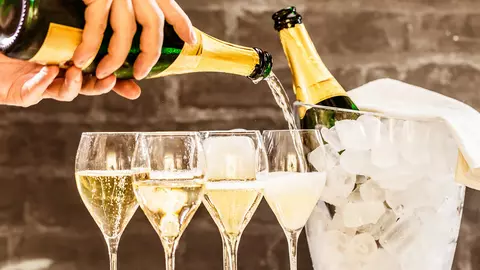Diferența dintre șampanie, vin spumant și prosecco