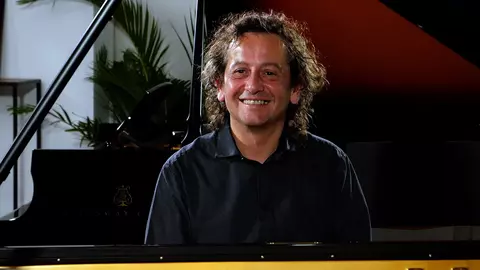 Pianistul Horia Mihail: "Dacă luăm viețile fiecăruia dintre noi, observăm un lucru comun. Niciodată traiectoria nu este rectilinie în sus, este o sinusoidă"