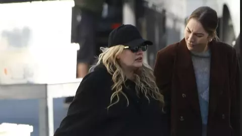 Elisabeth Moss este însărcinată pentru prima dată la 41 de ani. Anunțul făcut de actriță