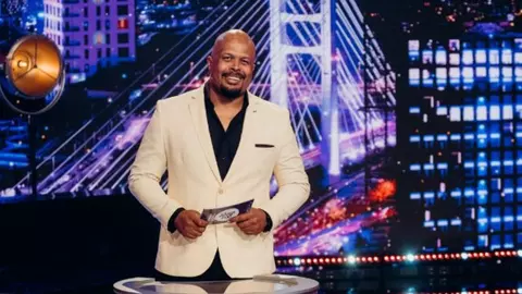 Anunțul făcut de Pro TV despre emisiunea „Săriți de pe fix!”, sezonul 2. Cabral e nerăbdător: „Un proiect nebun, care a provocat adevărate valuri”
