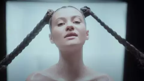Erika Isac, care cântă „Macarena”, rupe tăcerea despre apariția la X-Factor: „Mi-am luat atât de mult hate încât m-a pus la pământ”