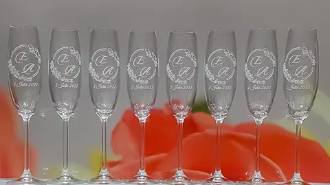 Cadoul perfect pentru acel moment special: Personalizează-ți propriul pahar de șampanie!