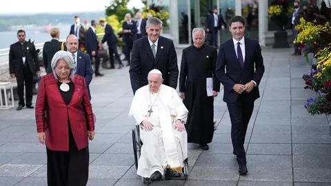 Papa Francisc nu se simte bine: de urgență la spital!