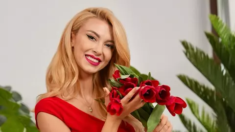 Andreea Bălan își vinde hainele pe Internet. Cât costă o fustă din garderoba artistei