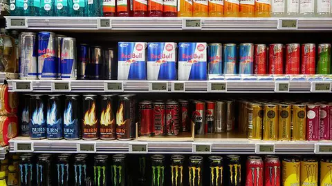 S-a dat lege: băuturile energizante sunt interzise minorilor