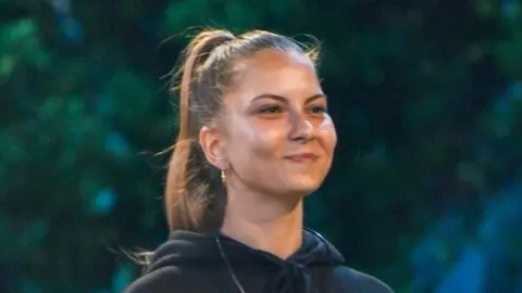 Povestea emoționantă a Mădălinei Lupu de la „Insula de 1 milion”. Părinții săi au divorțat când ea avea 2 ani