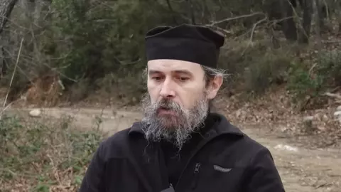 Care e cea mai puternică rugăciune în Postul Paștelui. Părintele Teologos spune: „Omul în fiecare zi face 300 de «Doamne, Iisuse»”
