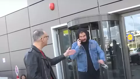 Ce a declarat reporterul care a fost lovit și scuipat de Alex Dobrescu. Cristina Cioran nu e mirată: „Mi se pare că el a făcut un serviciu autorităților”