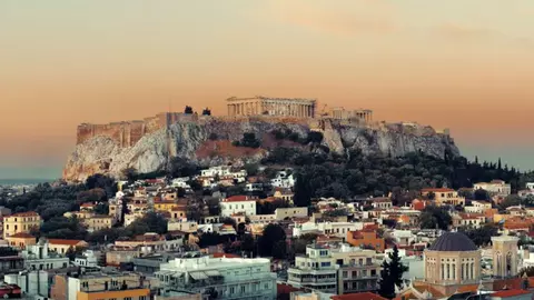 Vacanța de 1 Mai și de Paște în forfota marilor orașe, în cel mai vestic punct al Europei ori pe tărâmul făgăduinței